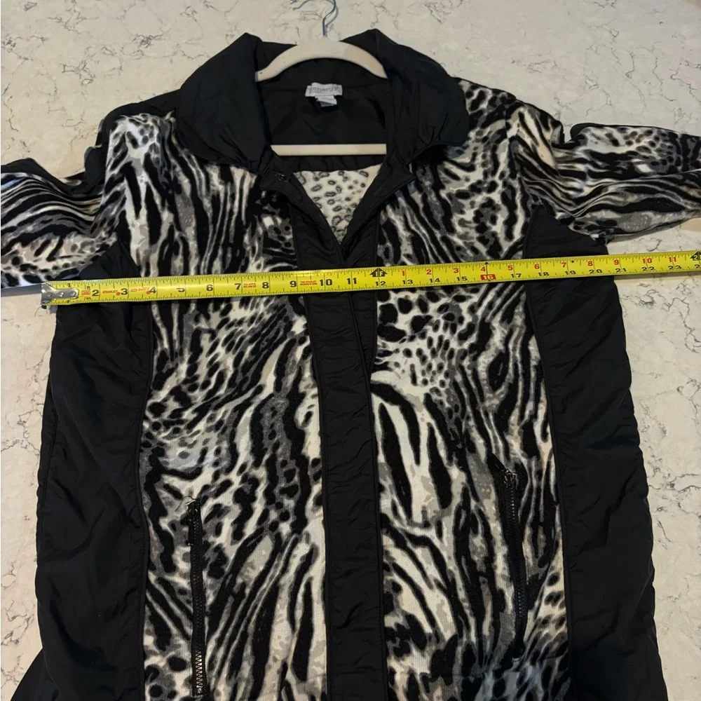 Zenergy by Chico's jacket, Animal Print Jacket with Black Accents‎ sise 2 =US 12